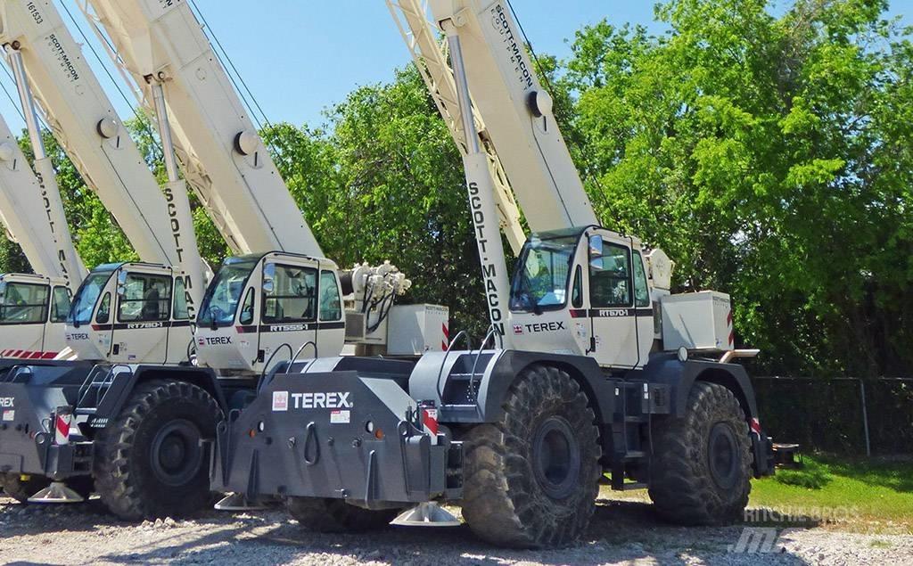Terex RT670 Celtņi nelīdzenām virsmām