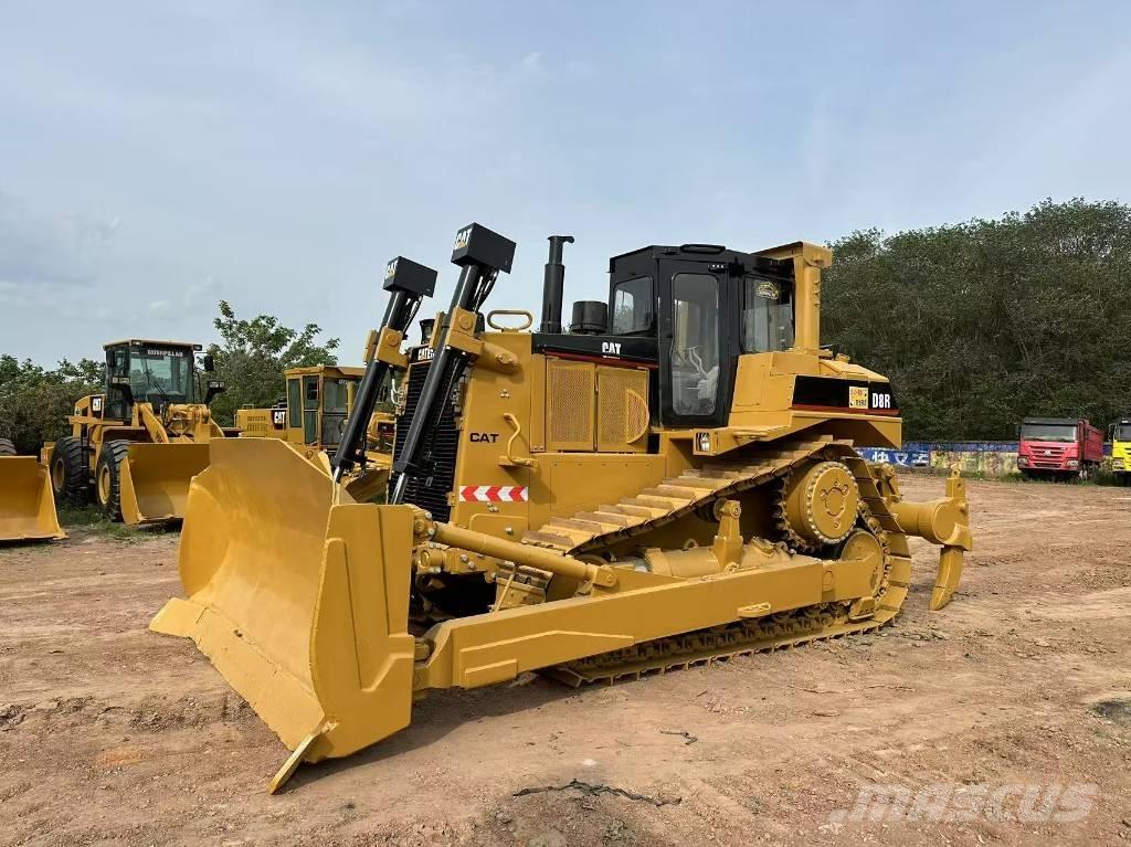 CAT D8R Kāpurķēžu buldozeri