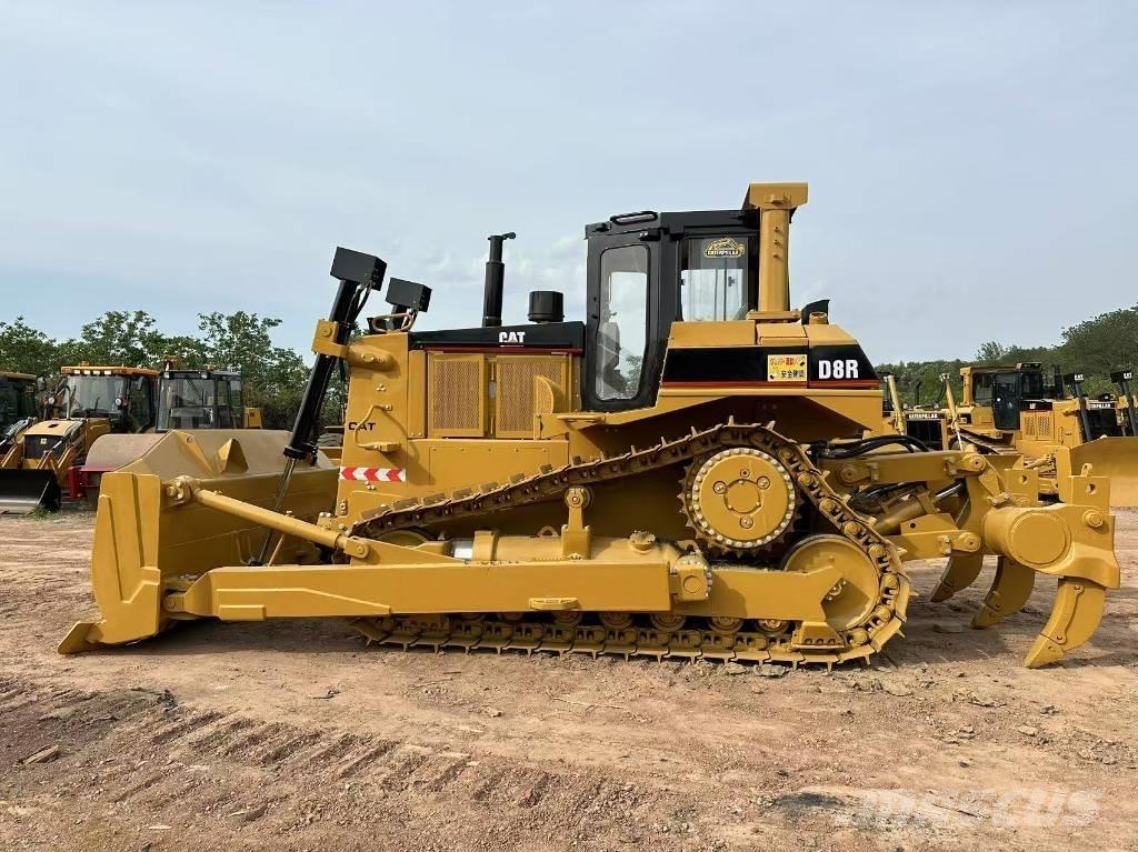 CAT D8R Kāpurķēžu buldozeri