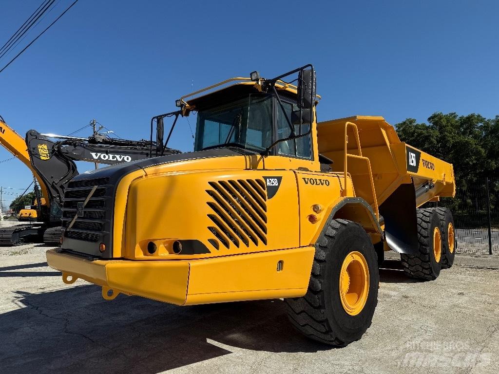 Volvo A25D Artikulētie pašizgāzēji