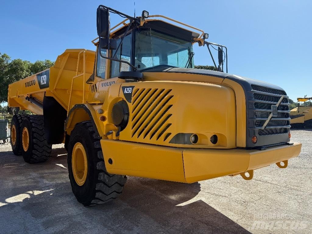 Volvo A25D Artikulētie pašizgāzēji