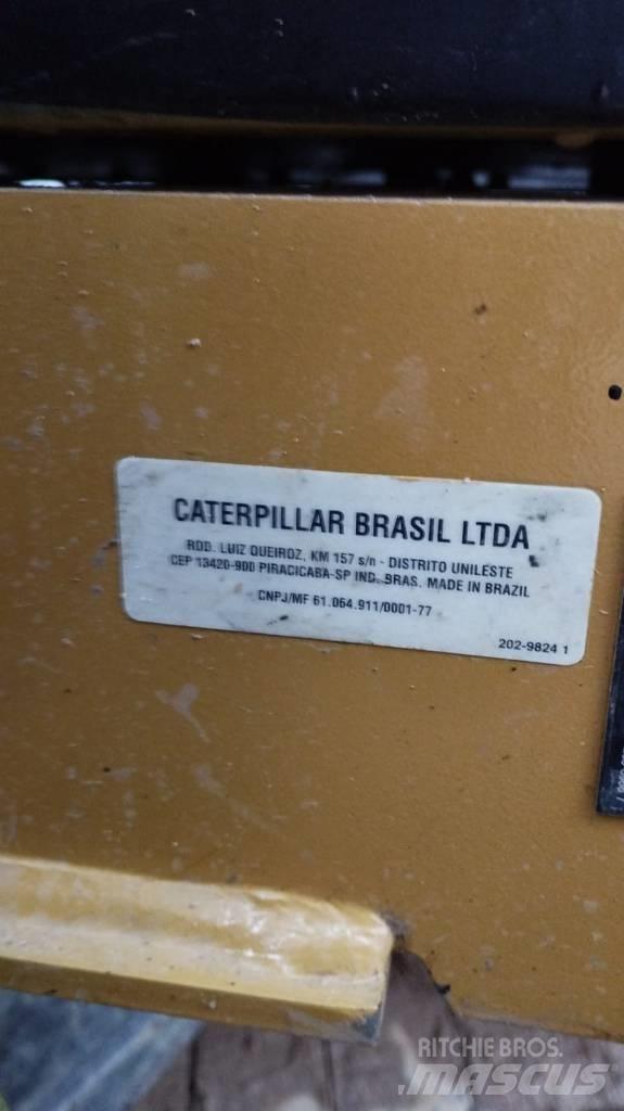 CAT 313D2L Kāpurķēžu ekskavatori