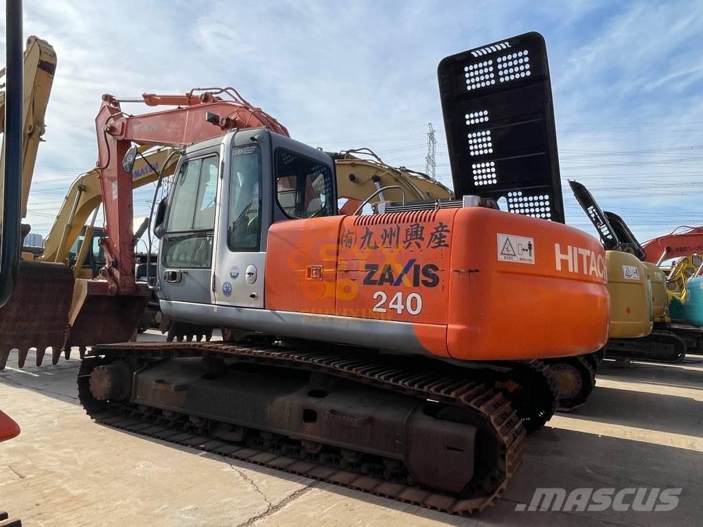 Hitachi ZX 240 Kāpurķēžu ekskavatori