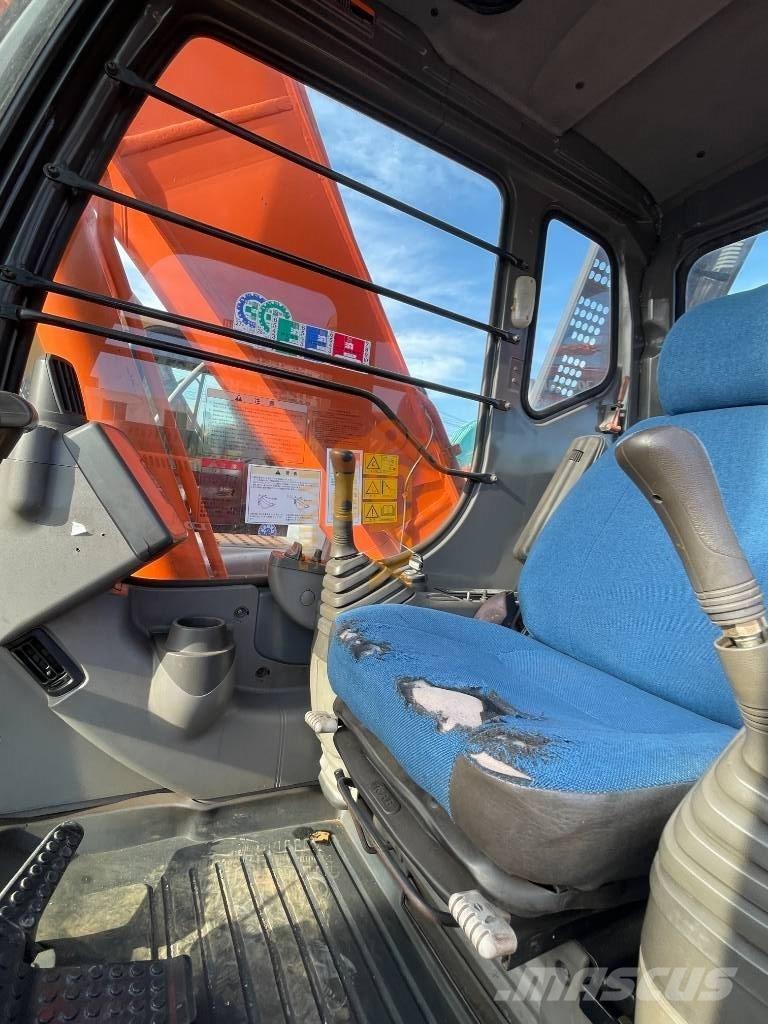 Hitachi ZX 240 Kāpurķēžu ekskavatori