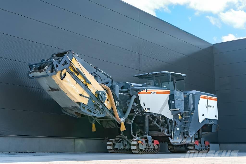 Wirtgen W 220 FI Asfalta dzesēšanas iekārtas
