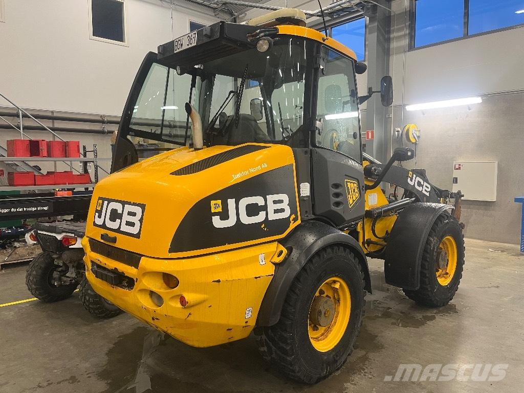 JCB 409 40km/h Iekrāvēji uz riteņiem