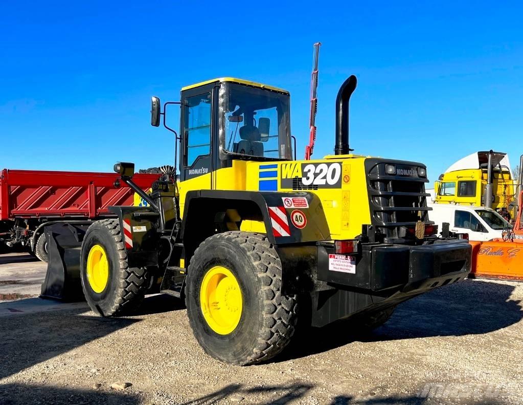 Komatsu WA 320 Iekrāvēji uz riteņiem
