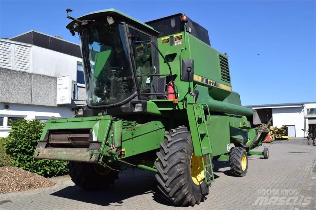 John Deere 1177 Ražas novākšanas kombaini