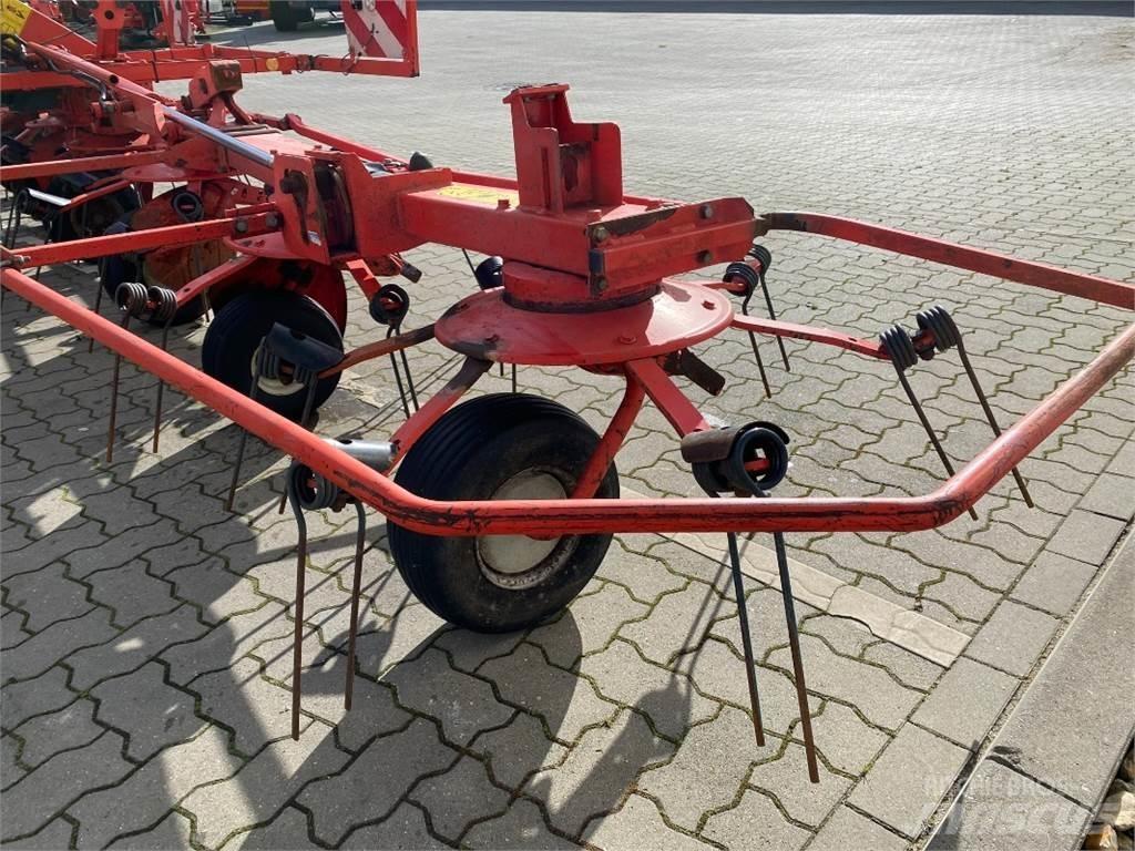 Kuhn GF 8702 Grābekļi un siena ārdītāji