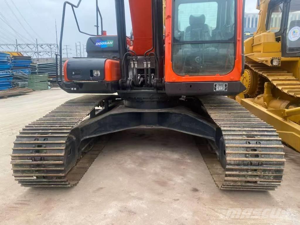 Doosan DX 225 Kāpurķēžu ekskavatori