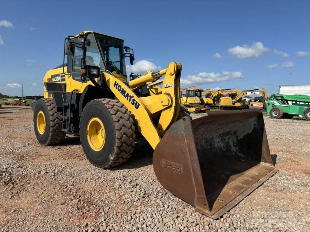 Komatsu WA 320 Iekrāvēji uz riteņiem