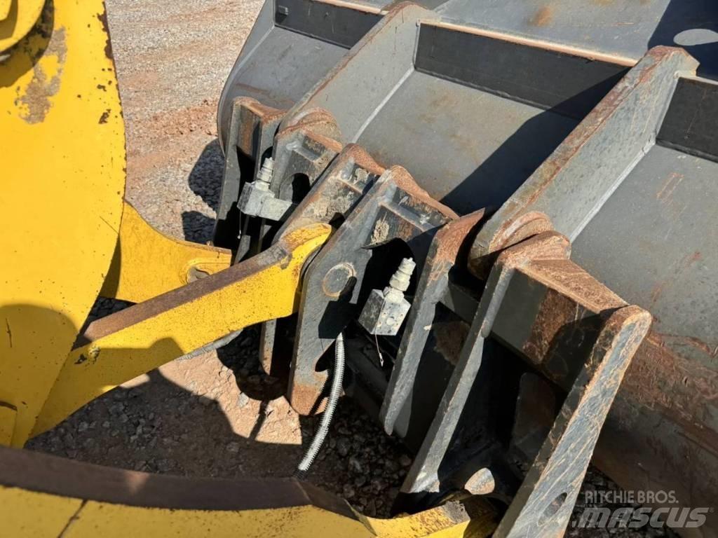 Komatsu WA 320 Iekrāvēji uz riteņiem
