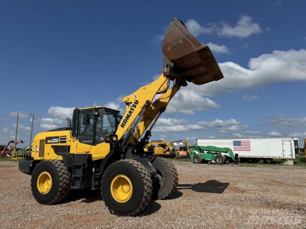 Komatsu WA 320 Iekrāvēji uz riteņiem