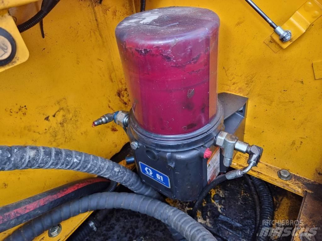 JCB JS 330 NC Kāpurķēžu ekskavatori