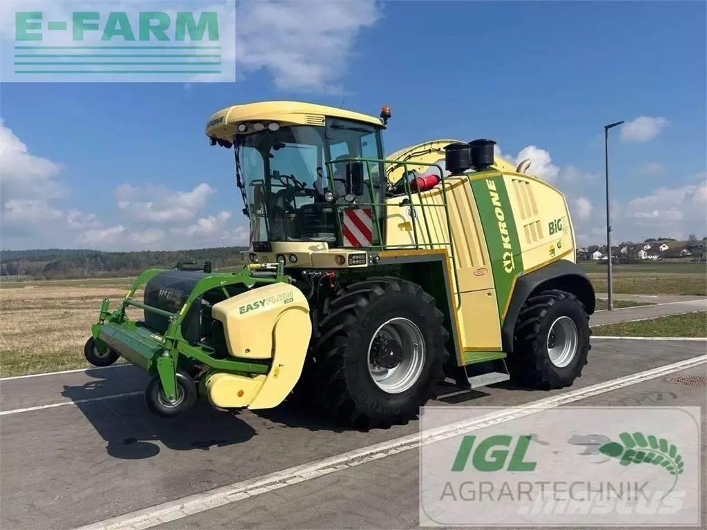 Krone big x 700 i Lopbarības novācēji