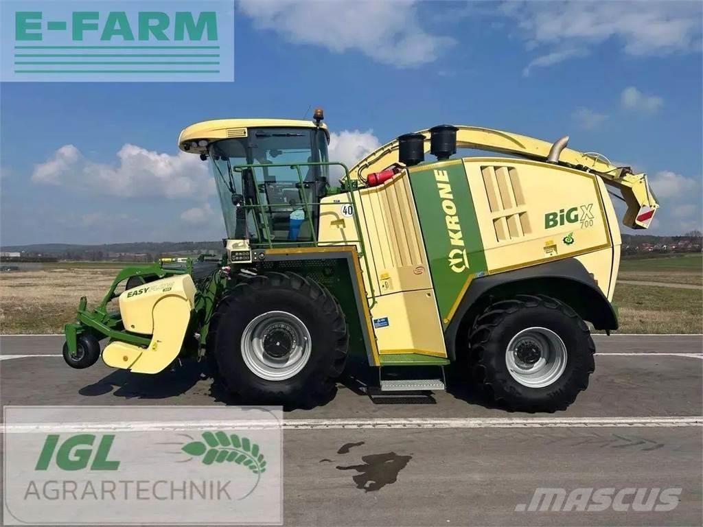 Krone big x 700 i Lopbarības novācēji