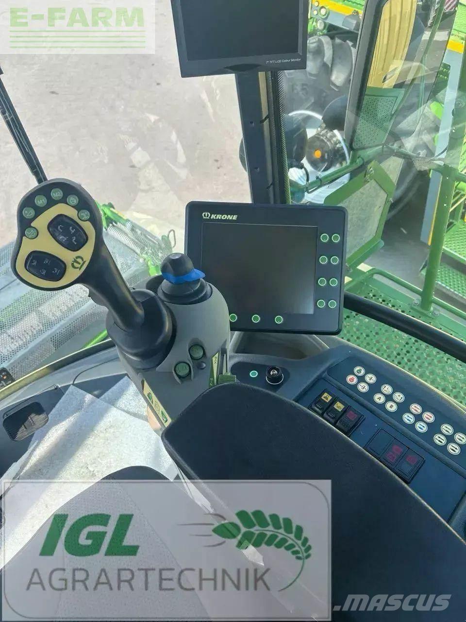 Krone big x 700 i Lopbarības novācēji