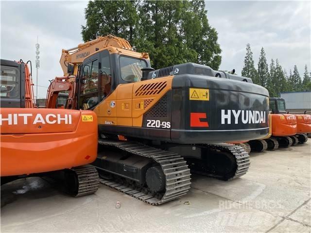 Hyundai Robex 220 LC Kāpurķēžu ekskavatori