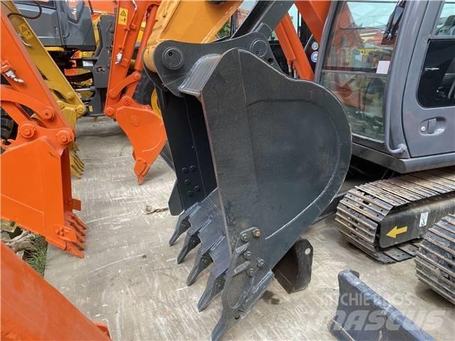 Hyundai Robex 220 LC Kāpurķēžu ekskavatori