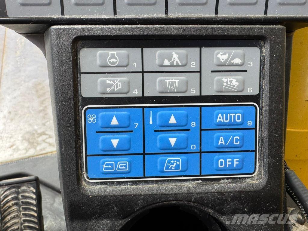 Komatsu PW180-11 Ekskavatori uz riteņiem