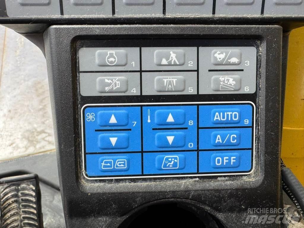 Komatsu PW180-11 Ekskavatori uz riteņiem