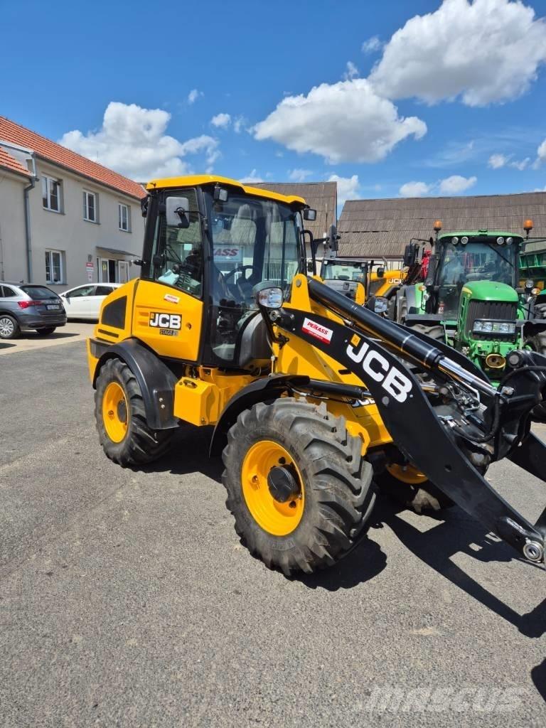 JCB 409 Agri Lauksaimniecības pacēlāji