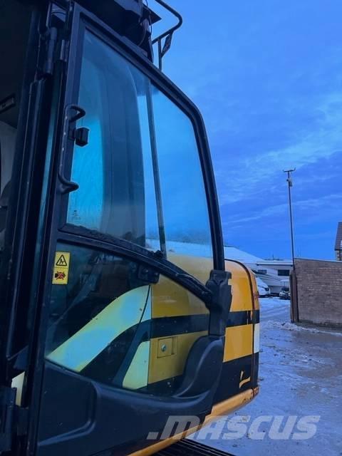 JCB JS 130 Kāpurķēžu ekskavatori