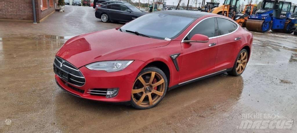 Tesla Model S P85D Automašīnas