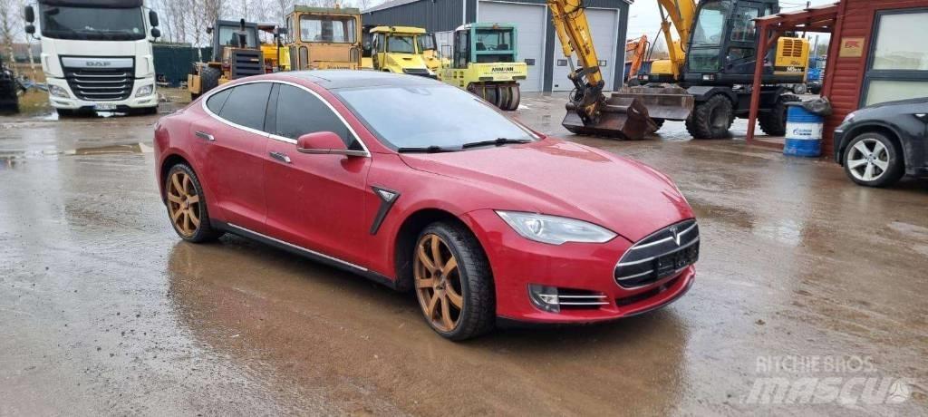 Tesla Model S P85D Automašīnas