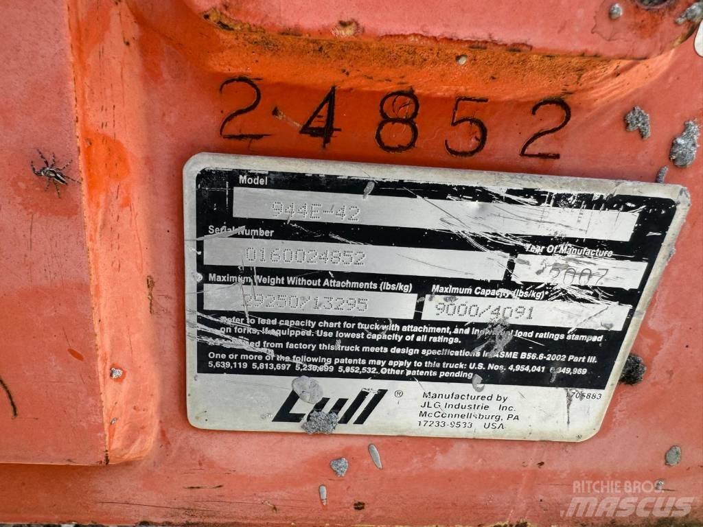 JLG 944 E-42 Teleskopiskie manipulatori