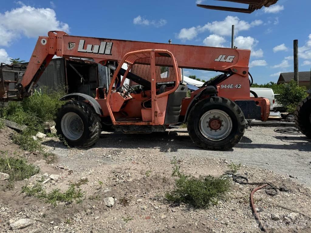 JLG 944 E-42 Teleskopiskie manipulatori