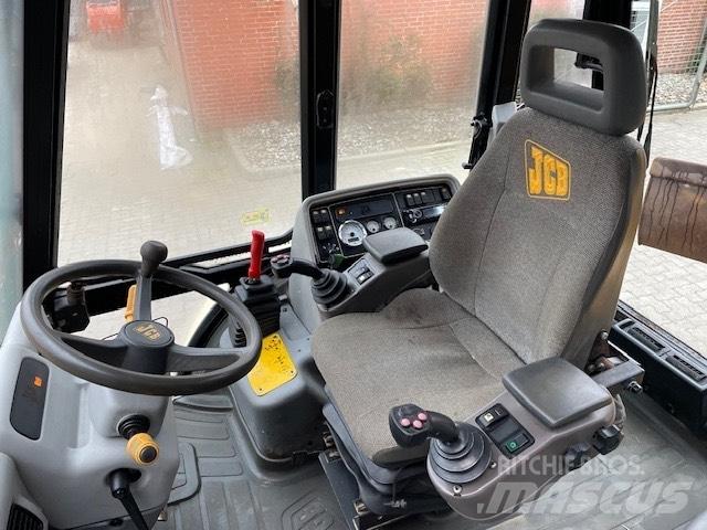 JCB 4CX Ekskavatori-iekrāvēji