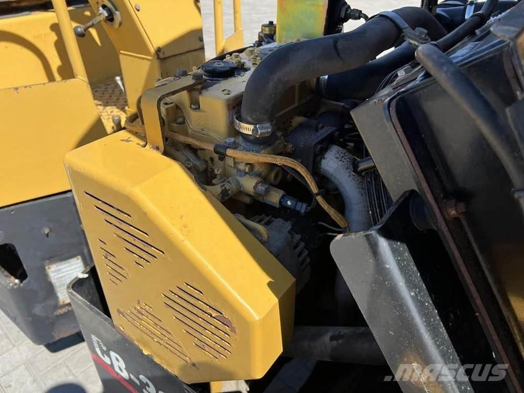 CAT CB 334E Divvalču grunts veltņi