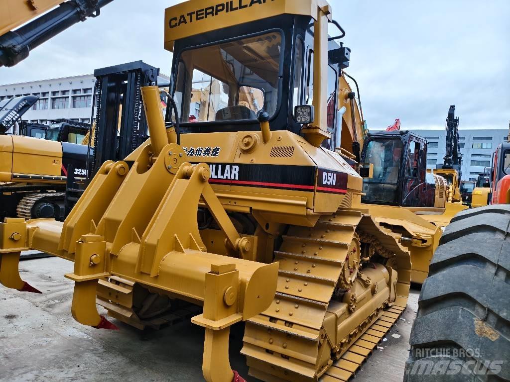 CAT D 5 M Kāpurķēžu buldozeri