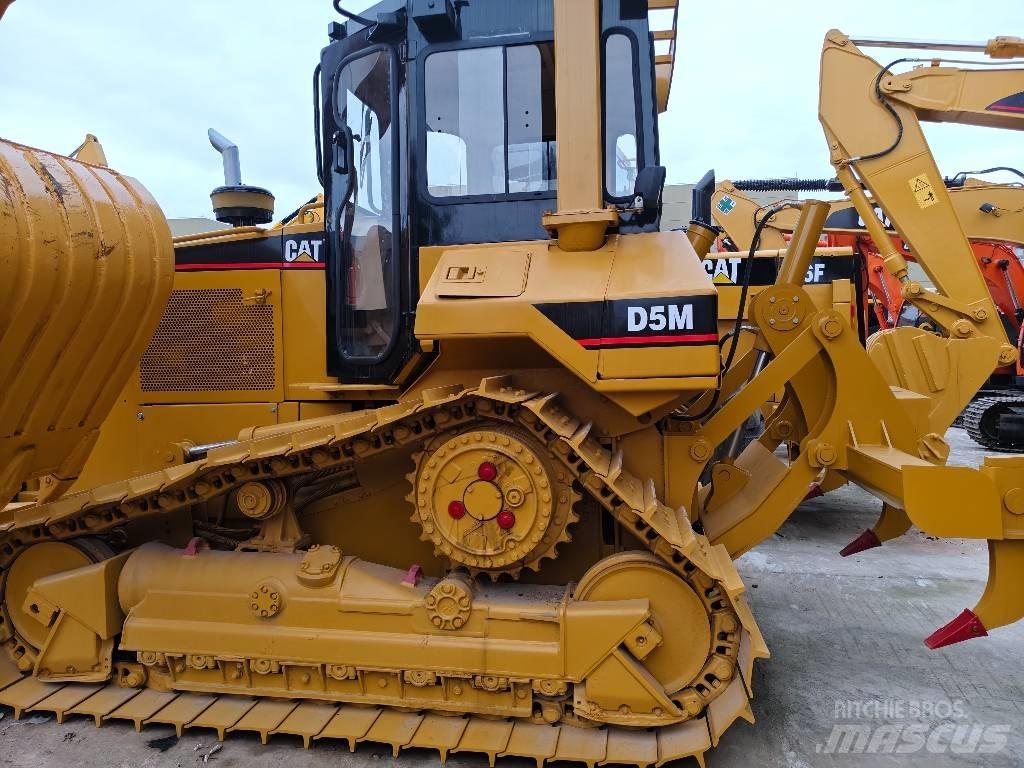 CAT D 5 M Kāpurķēžu buldozeri