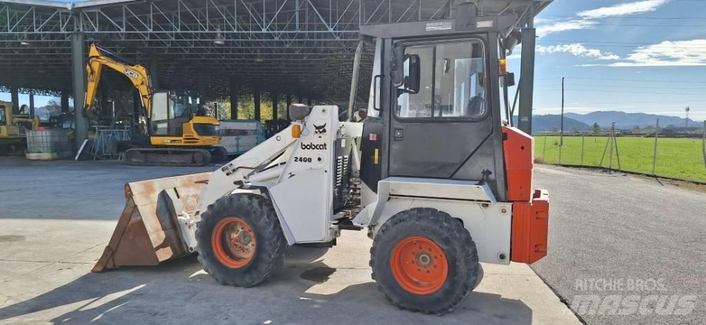 Bobcat 2400 Iekrāvēji uz riteņiem