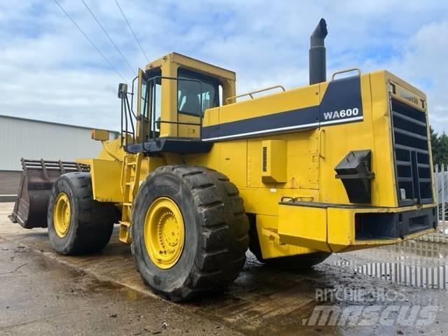 Komatsu WA 600-1 Iekrāvēji uz riteņiem