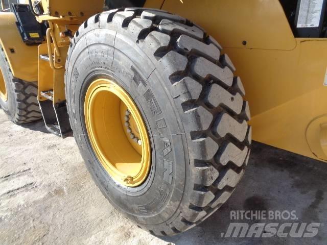 CAT 926M Iekrāvēji uz riteņiem