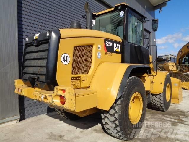 CAT 926M Iekrāvēji uz riteņiem