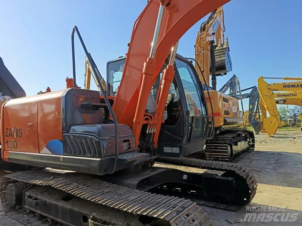 Hitachi ZX130-5A Kāpurķēžu ekskavatori