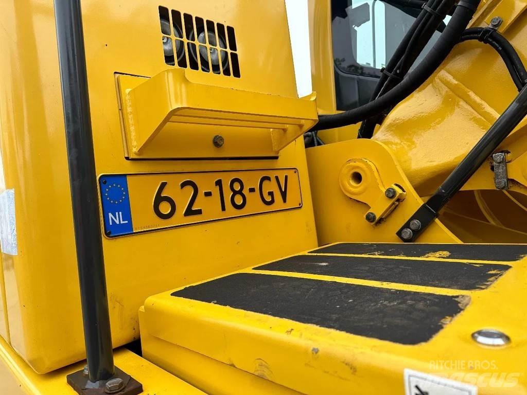 Komatsu PW160-8 Ekskavatori uz riteņiem