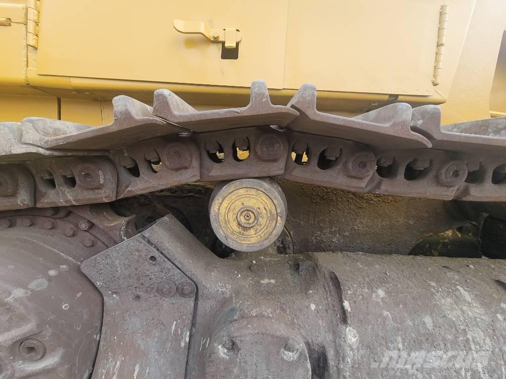 CAT 973 Kāpurķēžu iekrāvēji
