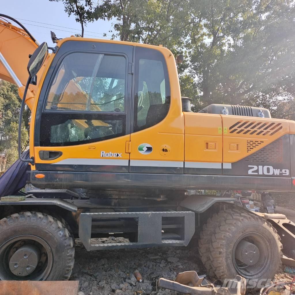 Hyundai HW 210 A Kāpurķēžu ekskavatori