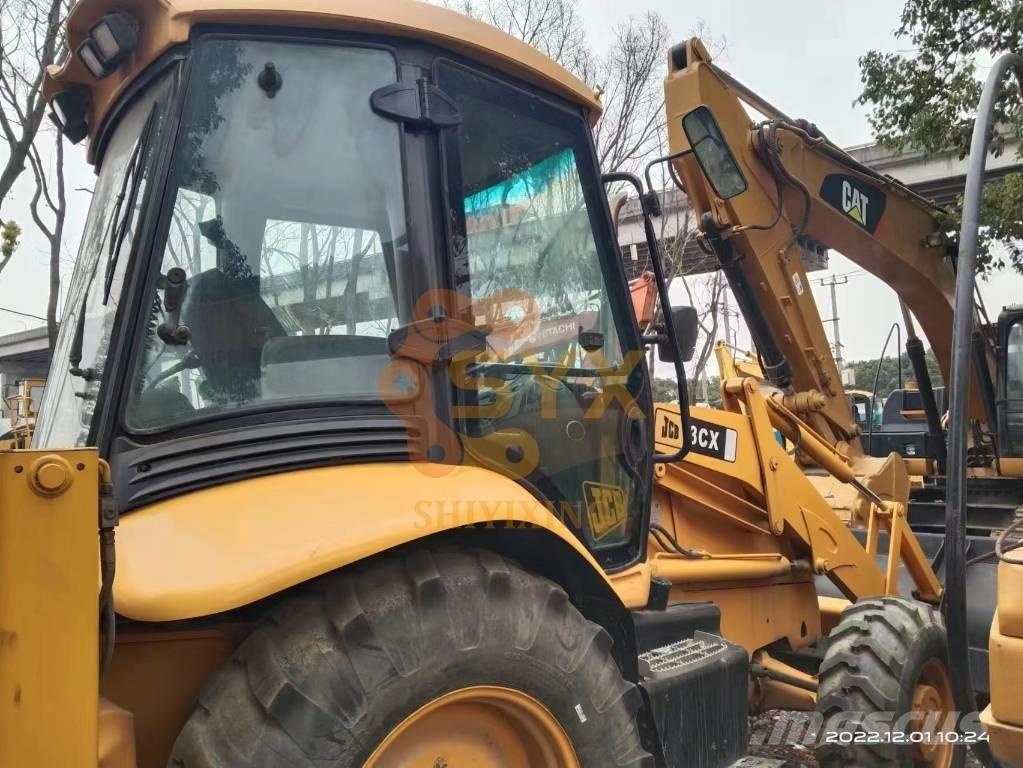 JCB 3 CX Ekskavatori-iekrāvēji