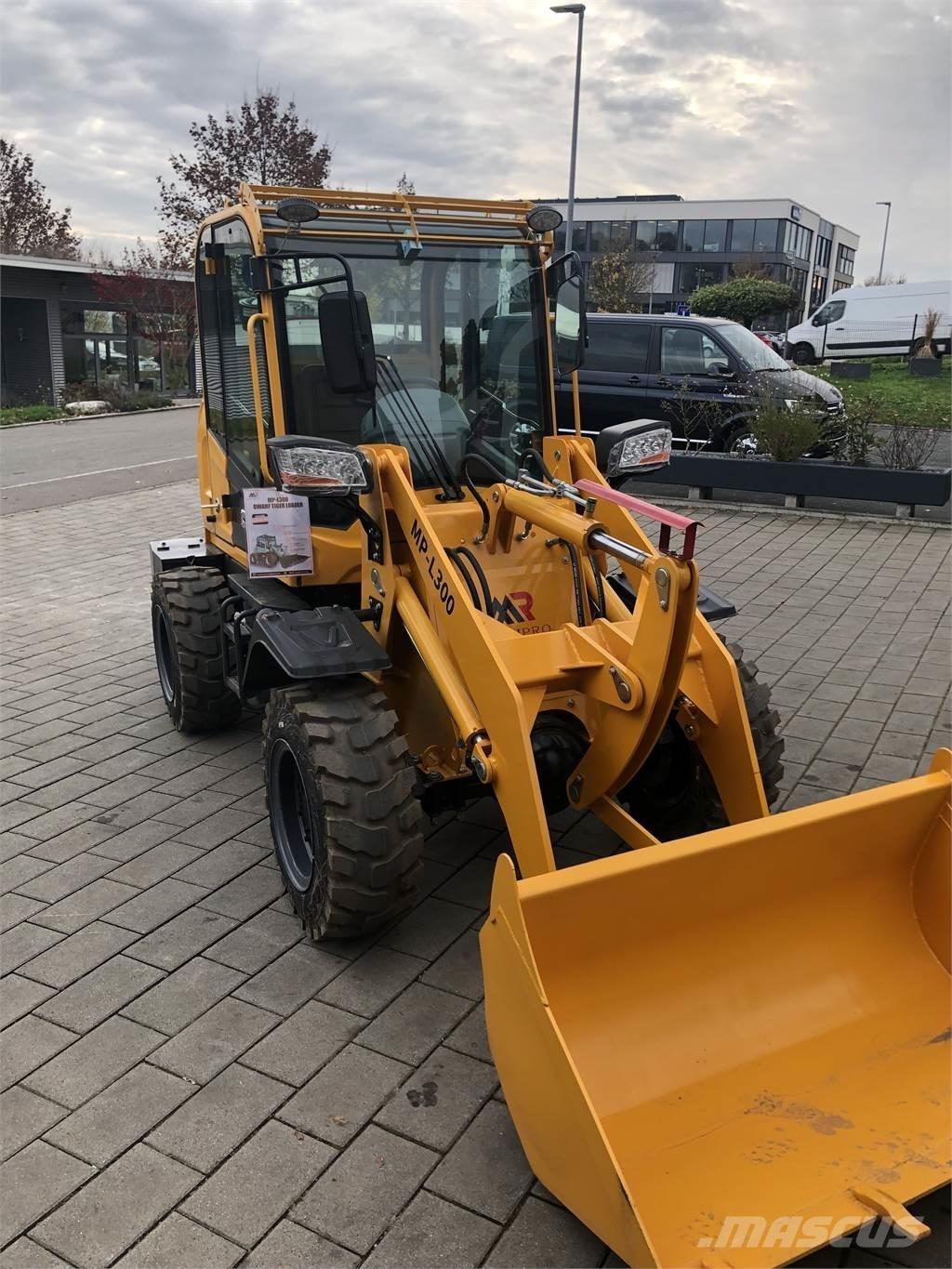  MP-l300 ( Machpro ) Iekrāvēji uz riteņiem