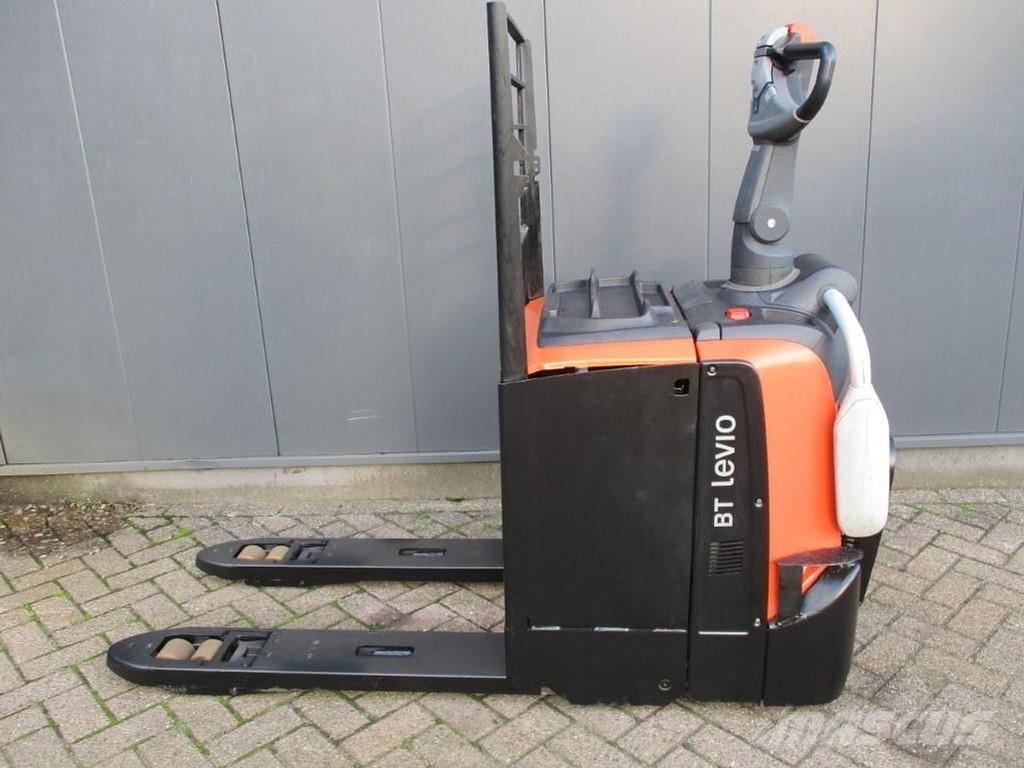 Toyota LPE250 Hidrauliskās stalažas ar platformu