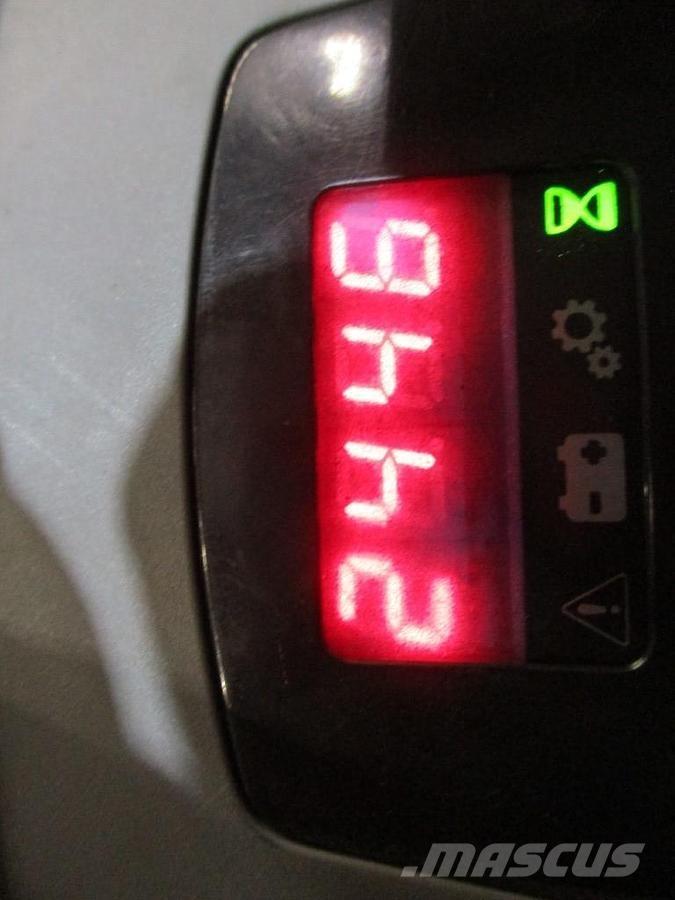 Toyota LPE250 Hidrauliskās stalažas ar platformu