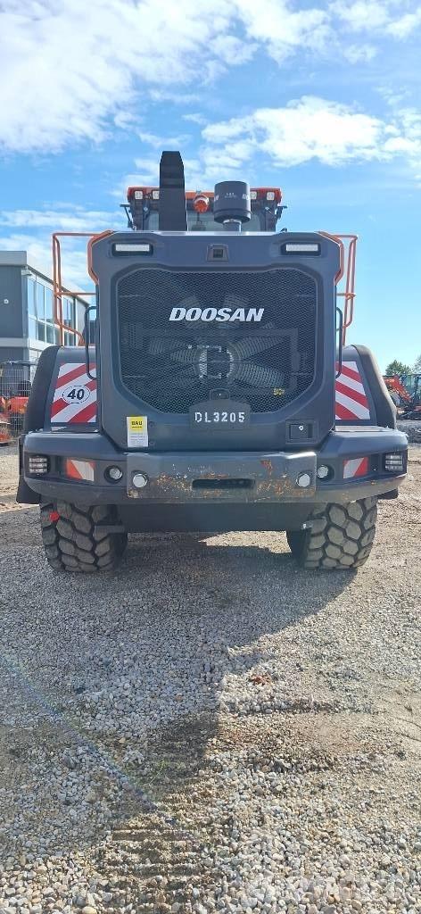 Doosan DL 320-7 Iekrāvēji uz riteņiem