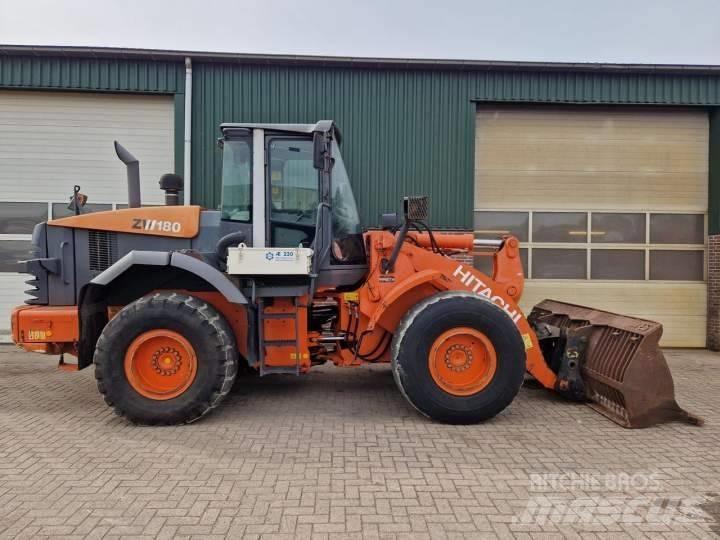 Hitachi ZW 180 Iekrāvēji uz riteņiem