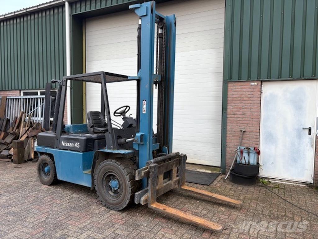 Nissan fd50 Tehnika ar dīzeļa dzinēju